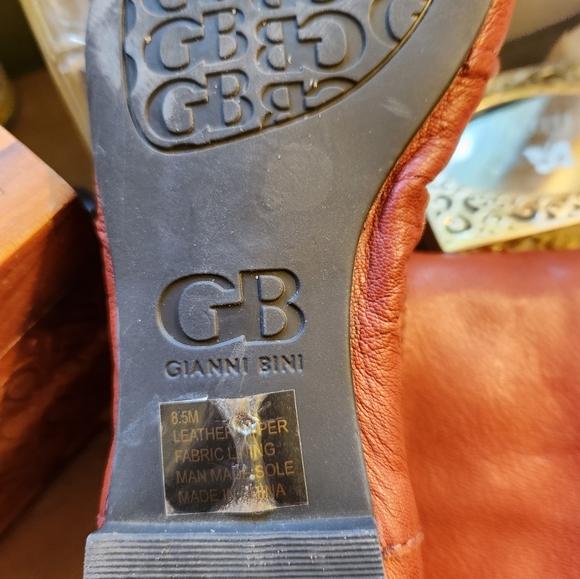 GB GIANNI BINI Three Buckle Ruched Vamp Rust Color Leather Cuffed Ankle Boot 8.5 - Picture 4 of 5